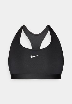 Reggiseno sportivo nero con design a racerback, realizzato in un tessuto liscio e elasticizzato. Presenta un logo Nike bianco sulla parte anteriore e un ampio elastico inferiore.