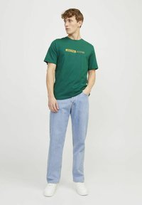 Jack & Jones RUNDHALS  - Camiseta estampada - storm