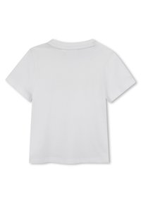 T-shirt bianco in cotone con maniche corte, colletto tondo e texture liscia. Presenta linee pulite e un design semplice e classico.