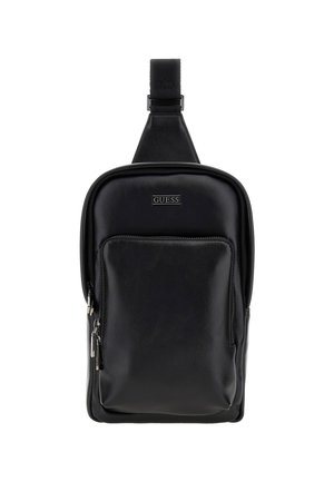 Schwarze Leder-Schultertasche mit glatter Textur, rechteckiger Form, vorderer Reißverschluss-Tasche und geprägtem Logo. Verstellbarer Schulterriemen enthalten.