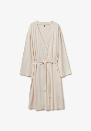 Světlobéžový bavlněný župan s překládaným designem, V-výstřihem, dlouhými rukávy a páskem v pase. Obsahuje malé vyšívané logo na hrudi.