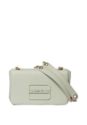 Sac à épaule en cuir gris clair avec des détails en chaîne dorée et "MARC ELLIS" embossé sur le devant.