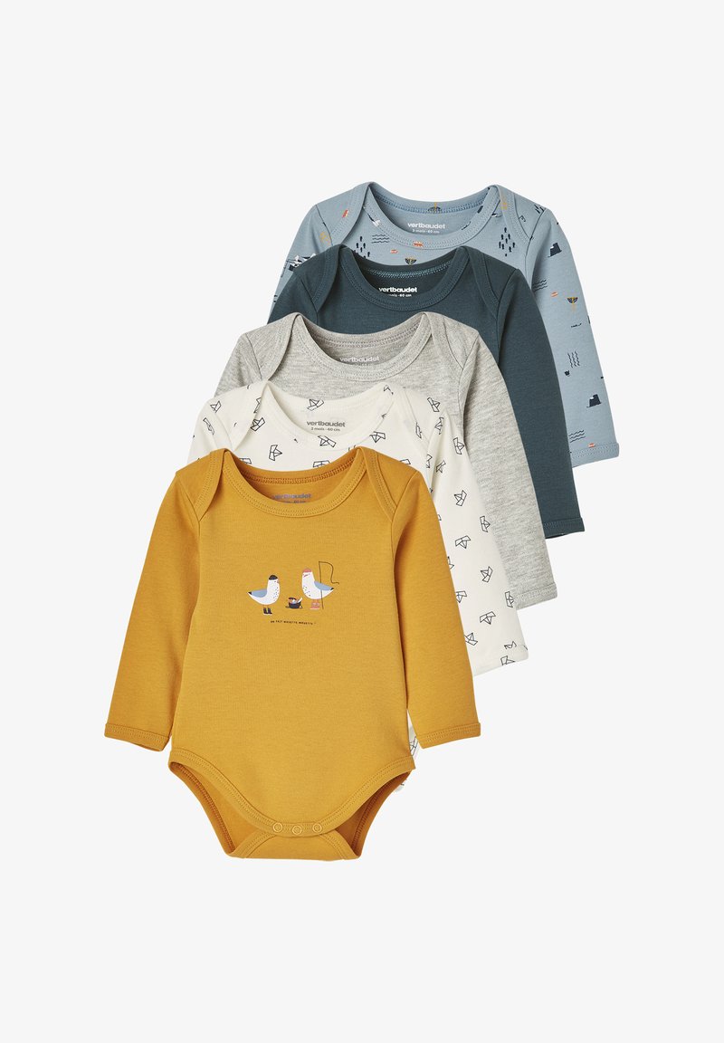 Vier langärmelige Baumwollbodysuits in Gelb, Grau, Weiß und Blau, jeweils mit verschiedenen Mustern und einer Vogelgrafik auf dem gelben Bodysuit.