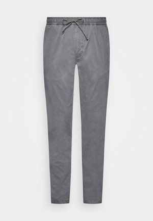 Grijze casual broek met elastische tailleband en trekkoord, rechte pijpen en zijzakken, plat op een witte achtergrond weergegeven.