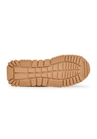 Talpa din cauciuc maro cu model texturat pentru aderență și caneluri, având un design de tread multidirecțional pentru tracțiune și stabilitate.