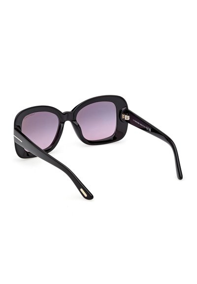 Lunettes de soleil carrées noires surdimensionnées avec verres dégradés violets, branches légèrement courbées et détail subtil du logo sur les branches.