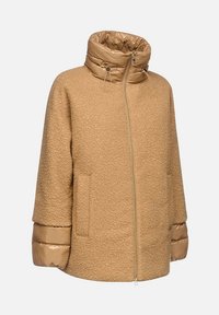 Chaqueta beige con un exterior texturizado, un cuello acolchado y mangas lisas y brillantes. Presenta un cierre delantero con cremallera y bolsillos laterales.