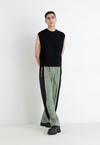 Weekday ISAK VEST - Pullover - black dark