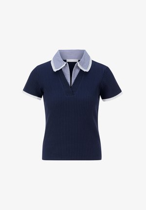 Marineblauw geribd kortärmelig T-shirt met diepe V-hals, gelaagde blauw-wit gestreepte kraag met geschulpte witte rand aan kraag en mouwen.