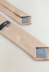 Next Slips - neutral texture