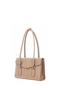 Sac à main rectangulaire en cuir beige avec doubles anses pour l'épaule, rabat avant et petit cadenas doré en détail.