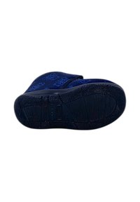 Scarpe slip-on blu navy con una superficie strutturata e decorata da piccoli grafiche. La suola è nera con modelli di presa scanalati.