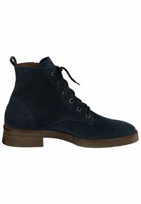 Bottine montante en daim bleu foncé avec semelle en caoutchouc marron et languette à l'arrière, présentée en profil droit sur fond blanc.