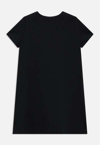 Robe noire à manches courtes, forme trapèze avec un col rond, présentée à plat sur un fond blanc.