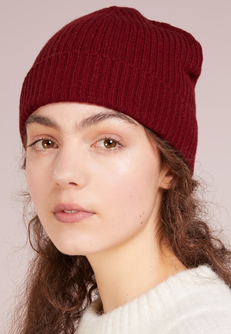 Johnstons of Elgin CASHMERE BEANIE 