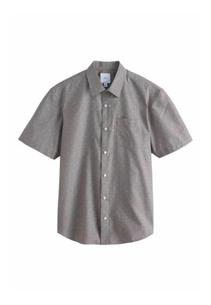 Graues Kurzarm-Hemd mit einem dezenten Punktemuster und Brusttasche, ordentlich auf weißem Hintergrund präsentiert.