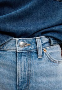 Marks & Spencer MID RISE BARREL  - Jeans relaxed fit - light indigo