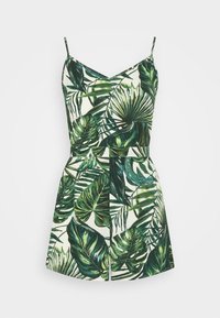 Vestido verde de estampado tropical con tirantes finos, escote en V, cintura ajustada y falda de estilo skater que presenta varios patrones de hojas.