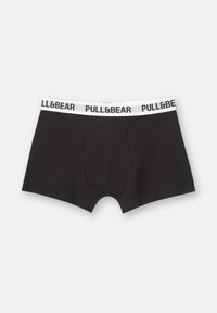 Sorte mænds boxer briefs med hvid elastisk talje, der viser det gentagne "PULL&BEAR"-logo i sort tekst.
