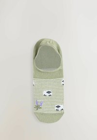 Groene katoenen onzichtbare sok met witte schapenpatronen en paarse lavendelaccenten. Gestreept ontwerp met een gladde textuur.