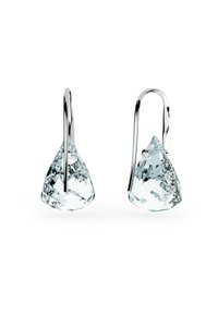 Hängande örhängen med klara, facetterade, tårformade kristaller och släta silverfärgade metalhakar. Transparenta med reflektiva ytor.