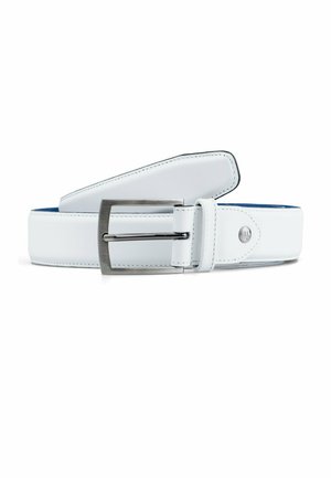 Hvidt læderbælte med sølvfarvet metalspænde, glat tekstur, kontrasterende blå inderside og synlig hvid syning langs kanterne.