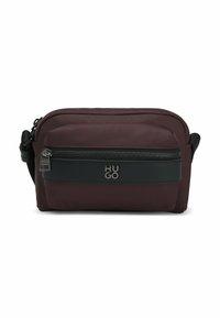 Seleccionado, open brown nine