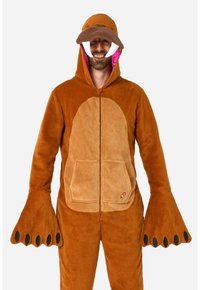 Brūns, mīksts kombinezons ar kapuci. Iezīmējas ar lāča līdzīga nagiem, lielu brūnu laukumu priekšpusē un zobenu detaļām. Ietilpst kabatas.