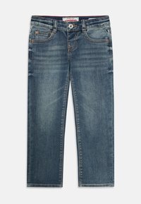 Jeans de mezclilla azul oscuro con corte recto, cinco bolsillos y cierre de botón. Presentan un ligero desgaste y costuras en contraste.