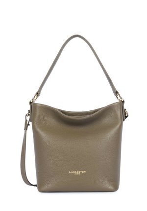 Sac à main en cuir vert olive de taille moyenne avec poignée supérieure et bandoulière détachable, avec logo doré "Lancaster Paris" sur le devant.