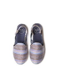 Espadrillas con cinturini in un motivo a righe blu e viola, tomaia in tessuto intrecciato e suola in juta intrecciata. Design con schiena aperta per una facile vestibilità.