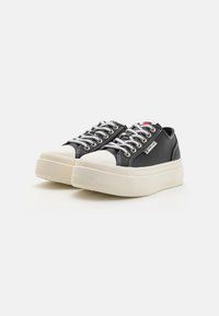 Tommy Jeans FOXING - Trainers - black