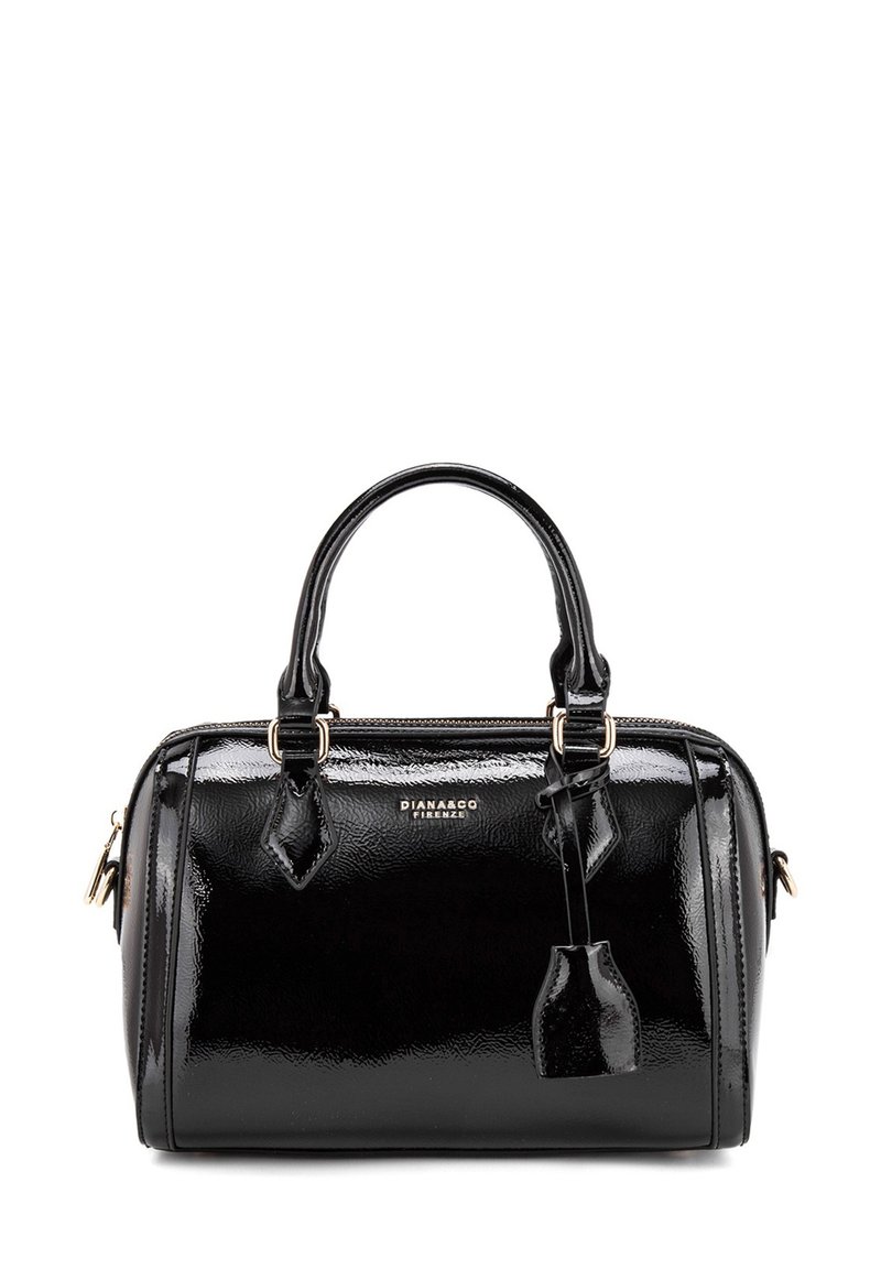 Borsa a vento in pelle sintetica nera con due manici arrotondati, hardware dorato, una cerniera dorata e un'etichetta staccabile. Texture liscia con una finitura lucida.