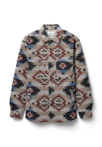 Giacca button-up in tessuto beige, con motivi geometrici in rosso, blu, nero e marrone; presenta due tasche frontali e un collo a camicia.