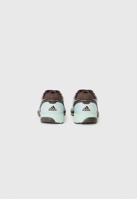 adidas Originals ADIZERO ADIOS OG UNISEX - Tenisice - dark brown/ash green