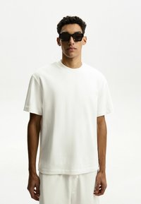 Bershka - SHORT SLEEVE - PLUSH - T-shirt basic - white Immagine in miniatura 1