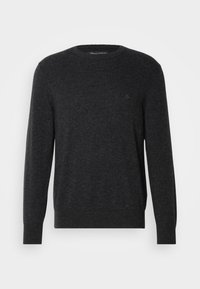 Dunkelgrauer gestrickter Pullover mit Rundhalsausschnitt und langen Ärmeln. Enthält ein kleines Logo auf der Brust. Weicher Stoff, lässige Passform.