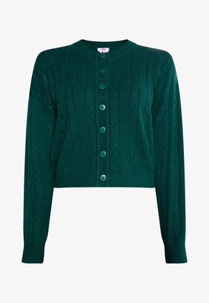 Zelený pletený cardigan s kabelovým vzorem, kulatým výstřihem a pěti tmavě zelenými knoflíky na přední straně; zkrácený střih s dlouhými rukávy.