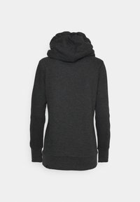 Hoodie gris foncé à manches longues vu de dos, avec une capuche froncée et des poignets et un ourlet côtelés, sur un fond clair uni.