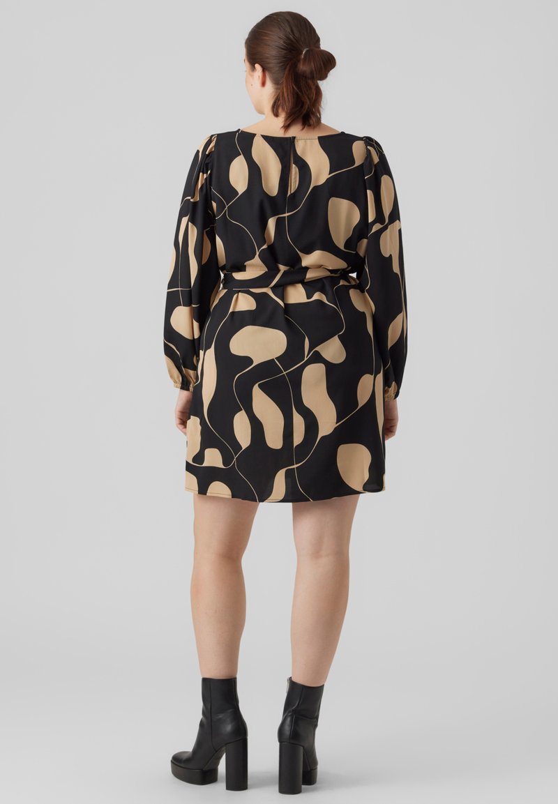 Vero Moda Curve VMLYDIA SHORT DRESS - Vestito casual - black/nero