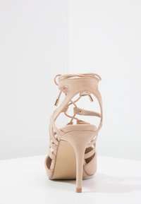 Dorothy Perkins Korolliset sandaalit - beige