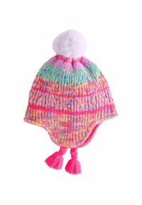Bonnet tricoté multicolore avec un dégradé de rose, bleu et jaune, orné d'un pompon en lavande duveteux sur le dessus et de franges roses de chaque côté.