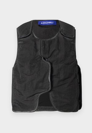 Vest negru din țesătură texturată, cu decolteu rotund, închidere frontală asimetrică și buzunare laterale. Prezintă un eticheta de marcă albastră la guler.