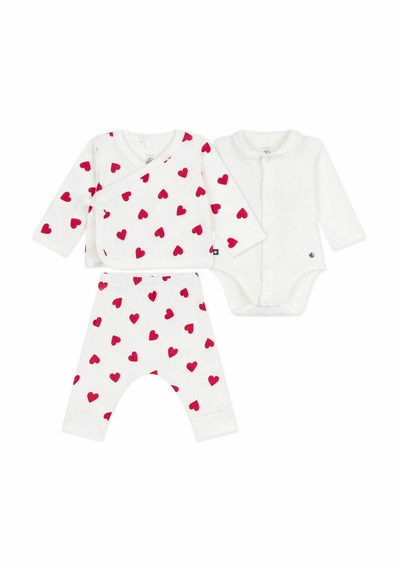 Completo per bambini in tre pezzi: bianco con motivi a cuore rossi, comprende una maglietta a maniche lunghe avvolgente, pantaloni e un body a maniche corte. Tessuto morbido.
