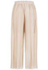 Pantalon beige à jambes larges plissé avec une taille élastiquée froncée, conçu en tissu léger semi-transparent pour une coupe fluide.