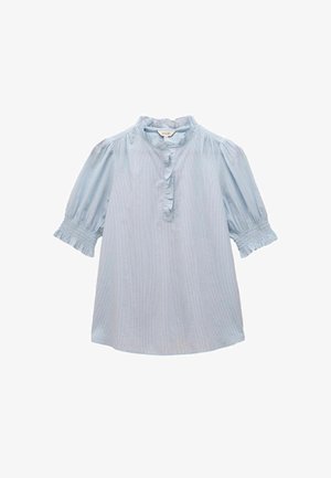 Světle modrý krátký rukáv top s vysokým límcem, předním zapínáním s volánem a nařasenými rukávy s pružnými lemy. Pruhovaný vzor.