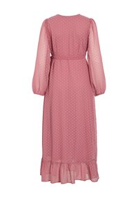 Lungo vestito rosa con motivo a pois, maniche trasparenti, scollatura rotonda, vita legata e orlo arricciato. Realizzato in tessuto leggero.