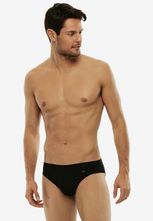 Slip da uomo nero in tessuto liscio, con una vestibilità aderente e vita bassa, cuciture minime e un piccolo logo come dettaglio.