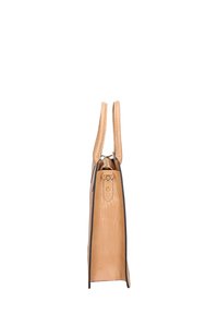 Borsa tote in pelle beige con finitura testurizzata, dotata di due manici, una chiusura superiore sicura e bordi neri a contrasto.
