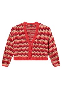 Cardigan à motifs rouge et crème avec un décolleté en V, une coupe courte, cinq boutons et un tissu tricoté texturé dans son ensemble.